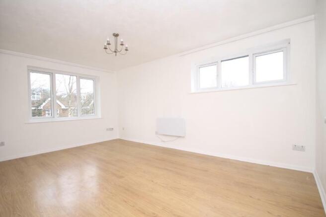 .LIVINGROOM.JPG