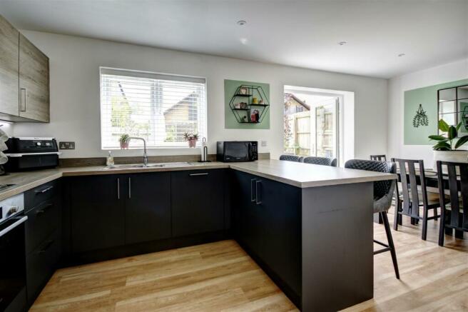 Kitchen/Dining Room: