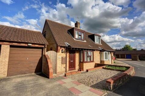 Bell Gardens, Haddenham, Ely