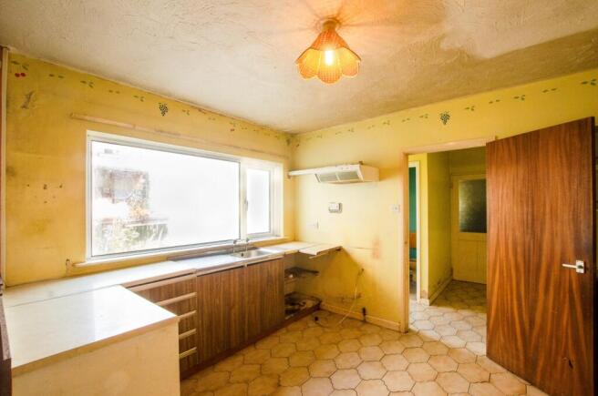 3 High Street TPS Bodmin - 01208 74182-4