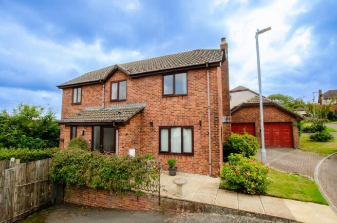 3 Roseland Gardens TPS Bodmin 01208 74182-2-2