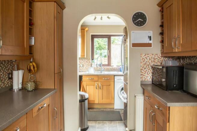 3 Roseland Gardens TPS Bodmin 01208 74182-09