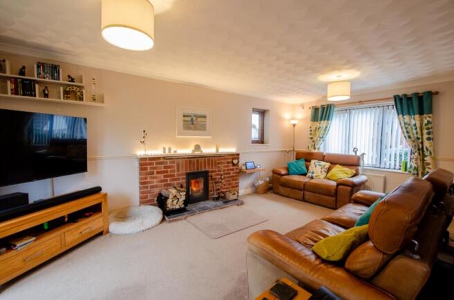 3 Roseland Gardens TPS Bodmin 01208 74182-09