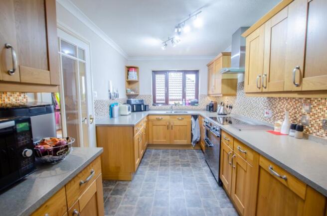 3 Roseland Gardens TPS Bodmin 01208 74182-13