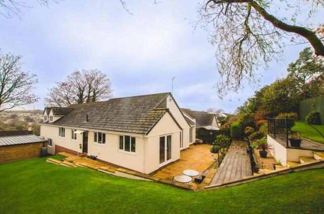 18 Lanhydrock View TPS Bodmin 01208 74182-32