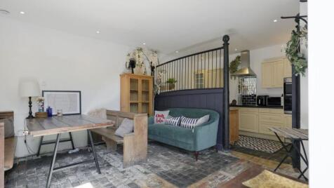 Queens Mews, Wellington Place, Sandgate, CT20