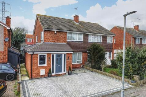 Perrysfield Road, Cheshunt, EN8