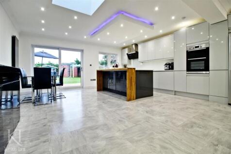 Churchgate, Cheshunt, EN8