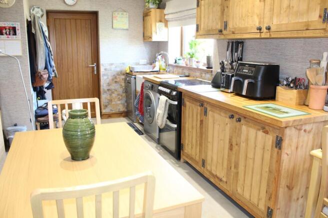 Fitted Kitchen Picture 2