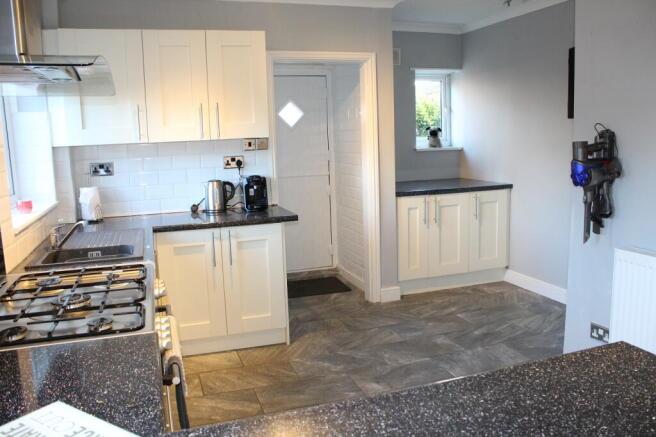 Fitted Kitchen Picture 2