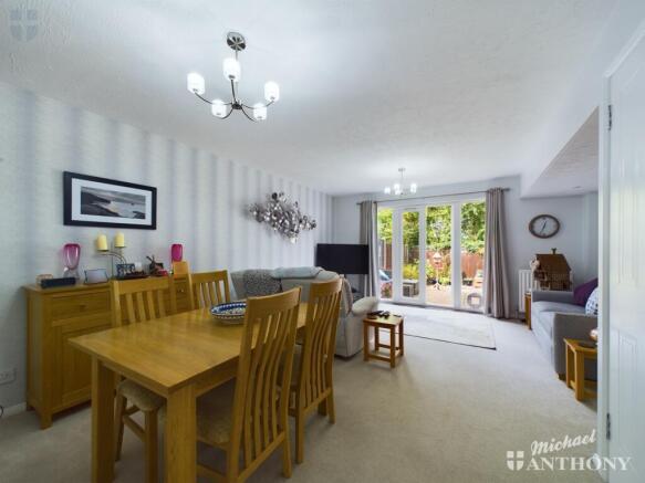 CAM03218G0-PR0358-STILL009