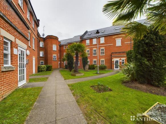 CAM03218G0-PR0543-STILL013