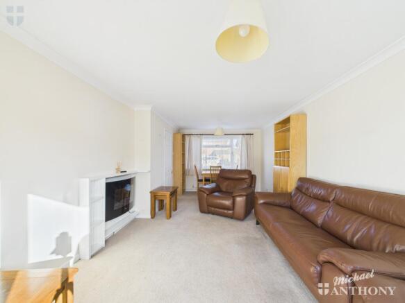 CAM03218G0-PR0557-STILL006