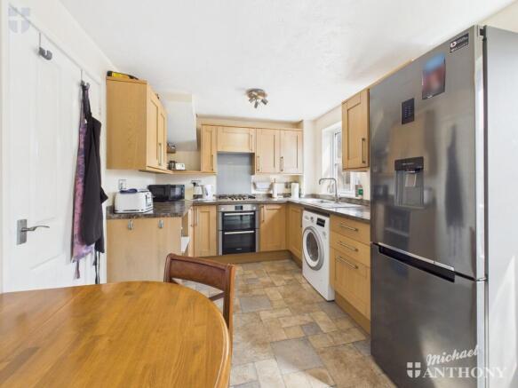 CAM03852G0-PR0240-STILL008