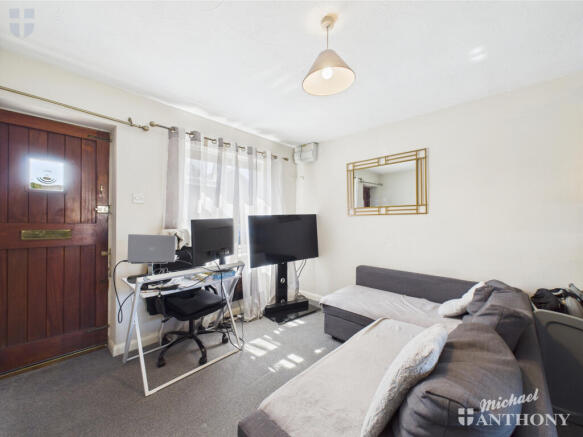 CAM03218G0-PR0649-STILL008