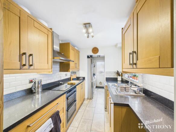 CAM03218G0-PR0607-STILL008