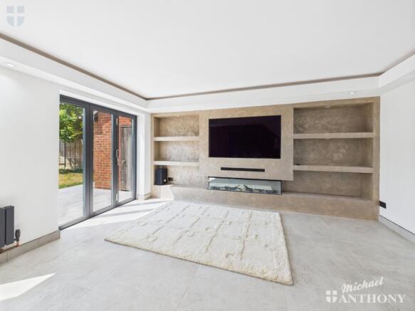 CAM03852G0-PR0322-STILL002