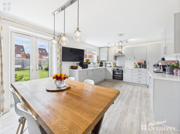 CAM03852G0-PR0333-STILL005