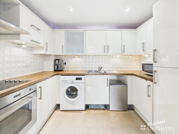 CAM03852G0-PR0334-STILL003