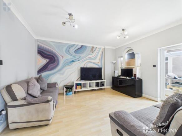 CAM03218G0-PR0718-STILL009