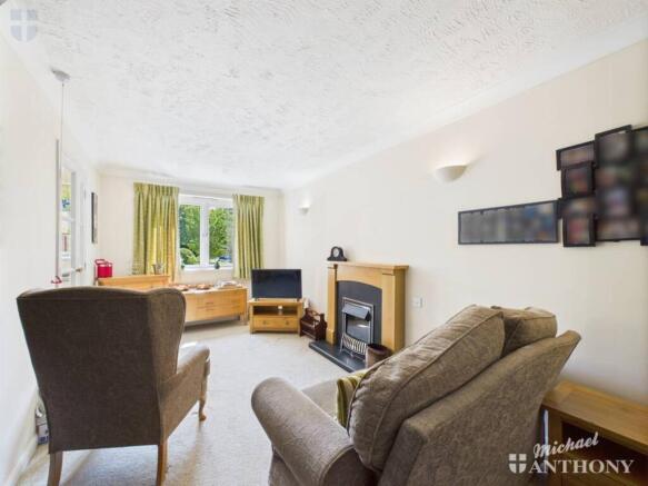 CAM03218G0-PR0691-STILL008-thumbnail-h750-70