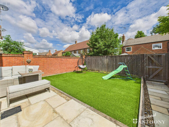 CAM03852G0-PR0370-STILL017