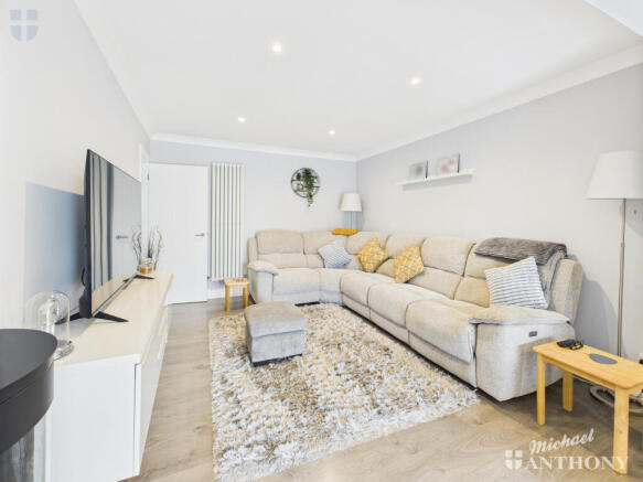 CAM03852G0-PR0372-STILL009