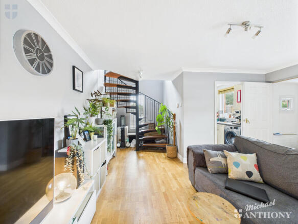 CAM03218G0-PR0732-STILL007