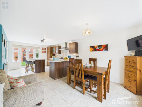 CAM03218G0-PR0735-STILL005