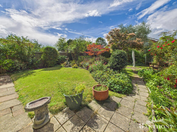 CAM03852G0-PR0407-STILL010