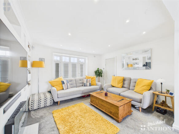 CAM03218G0-PR0661-STILL004