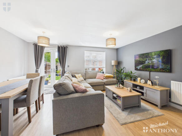 CAM03852G0-PR0413-STILL008