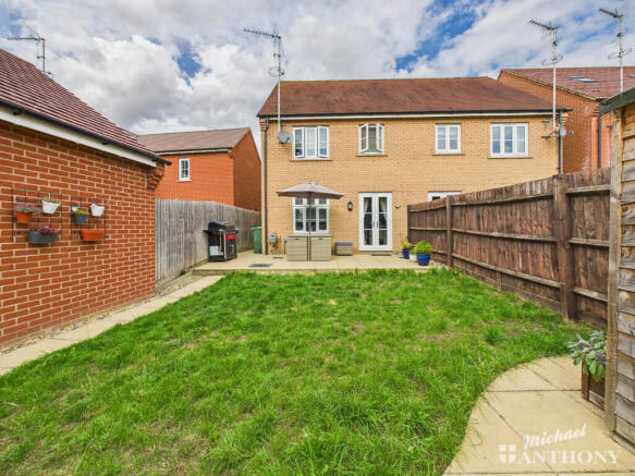 CAM03852G0-PR0413-STILL005