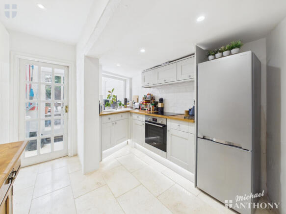 CAM03852G0-PR0399-STILL008