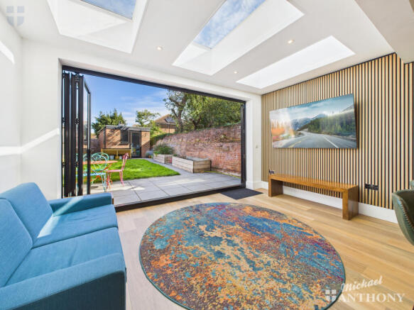 CAM03852G0-PR0426-STILL001