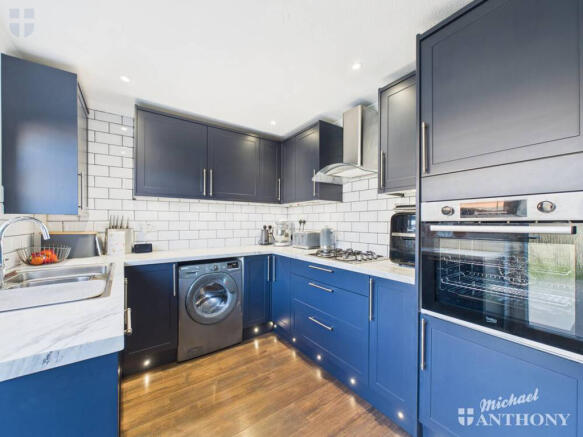 CAM03218G0-PR0809-STILL005-thumbnail-h750-70