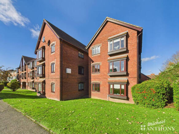 CAM03852G0-PR0462-STILL006-thumbnail-h750-70