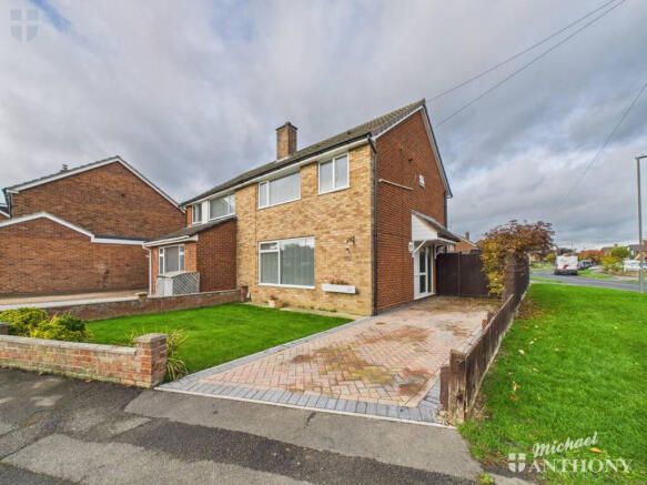 CAM03218G0-PR0819-STILL006-thumbnail-h750-70