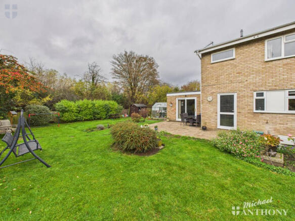 CAM03852G0-PR0471-STILL013-thumbnail-h750-70