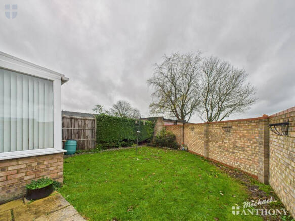 CAM03218G0-PR0826-STILL017-thumbnail-h750-70