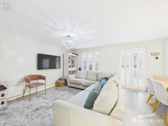 CAM03218G0-PR0829-STILL005