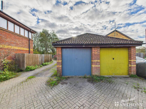 CAM03852G0-PR0475-STILL014-thumbnail-h750-70