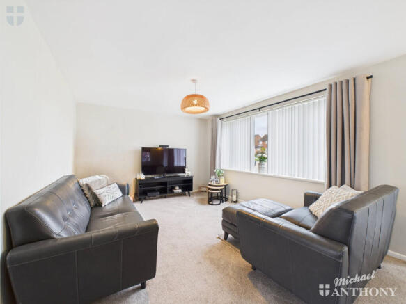 CAM03218G0-PR0833-STILL018 (1)