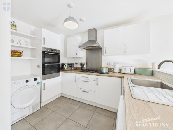 CAM03852G0-PR0483-STILL004