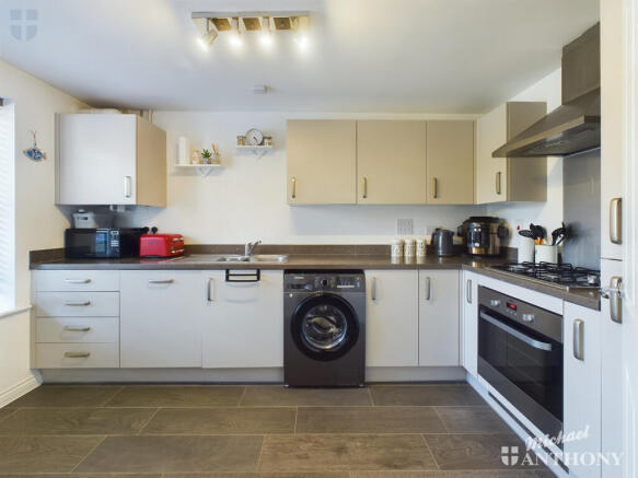 CAM03852G0-PR0112-STILL010