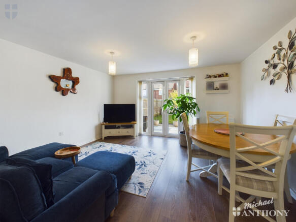 CAM03852G0-PR0112-STILL008