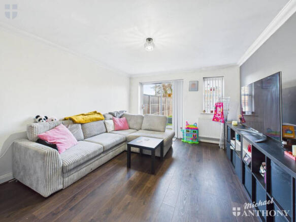 CAM03852G0-PR0500-STILL004-thumbnail-h750-70