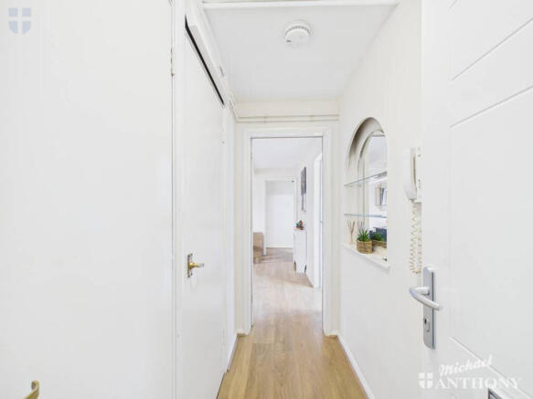 CAM03218G0-PR0853-STILL004-thumbnail-h750-70