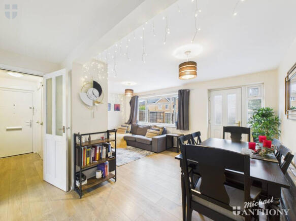 CAM03218G0-PR0853-STILL010-thumbnail-h750-70