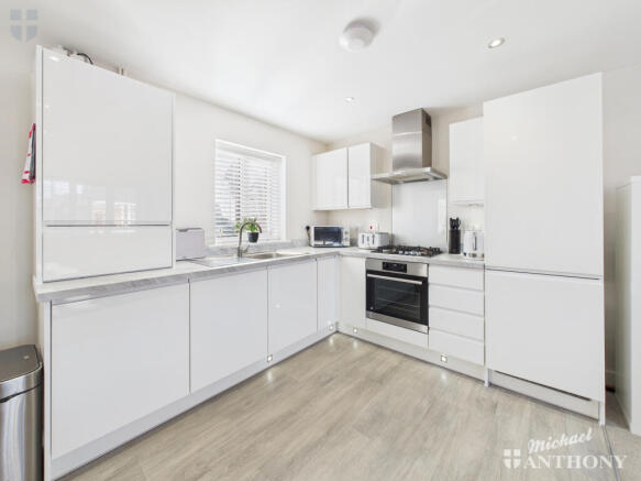 CAM03852G0-PR0503-STILL006